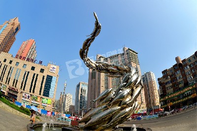 購(gòu)物廣場(chǎng)鏡面魚群不銹鋼雕塑定制