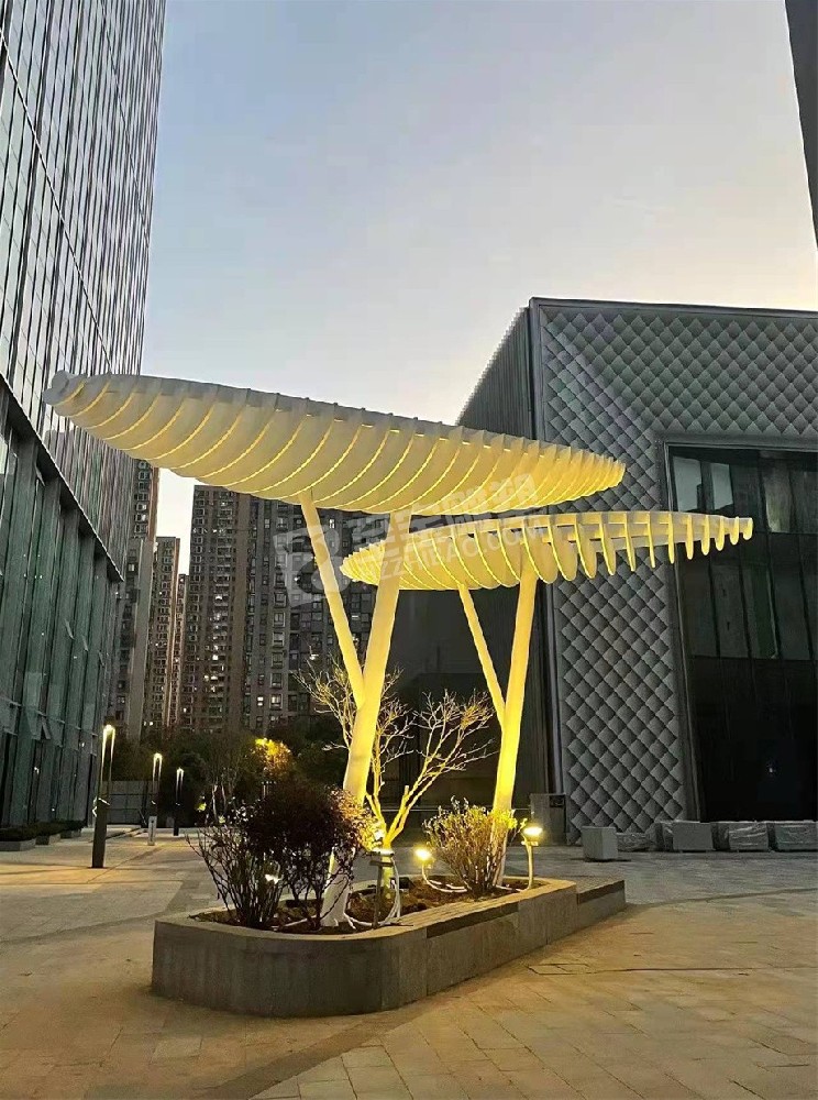 武漢北辰地產(chǎn)光谷里鯨奇架構不銹鋼雕塑裝置項目