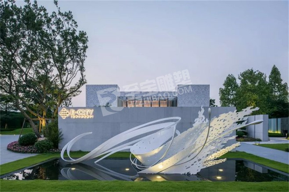 地產(chǎn)水池?cái)[件鏡面抽象鳥不銹鋼雕塑定制