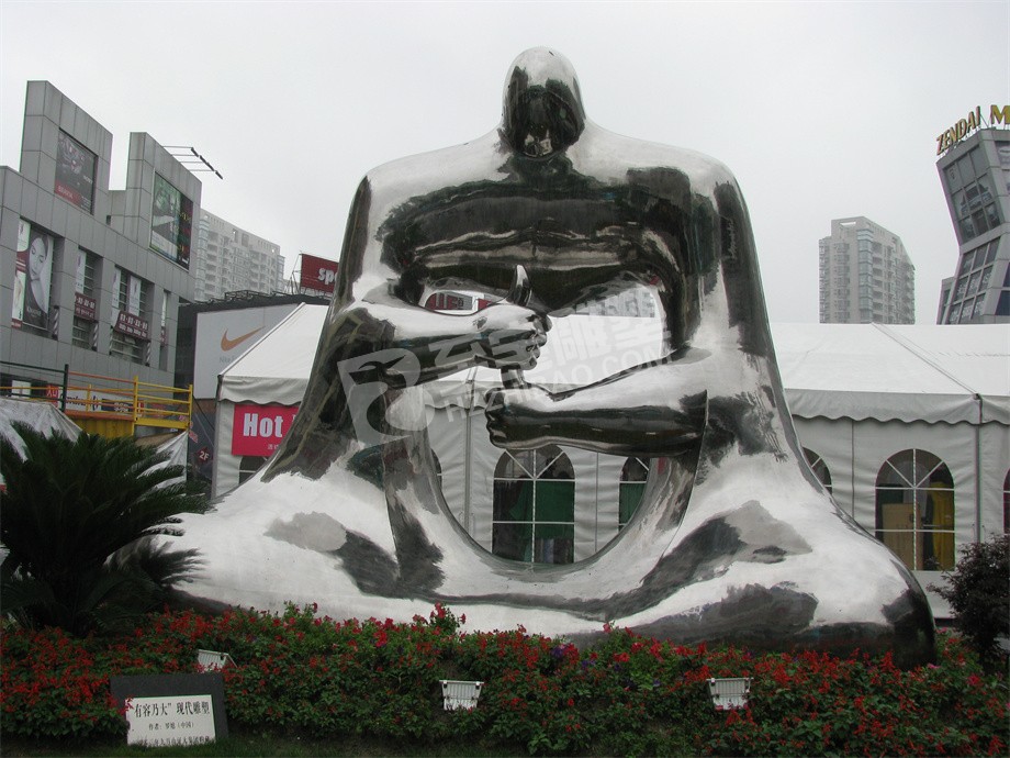 城市廣場(chǎng)鏡面人物不銹鋼雕塑定制