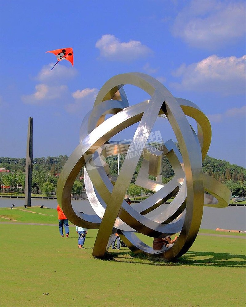 戶外草坪落地擺件創(chuàng)意結不銹鋼雕塑定制