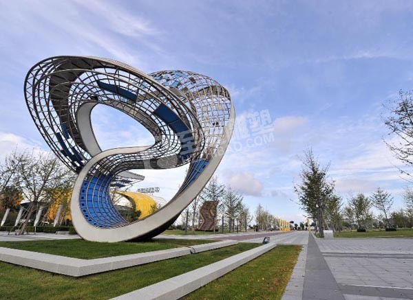 日常不銹鋼雕塑被應(yīng)用哪些領(lǐng)域？