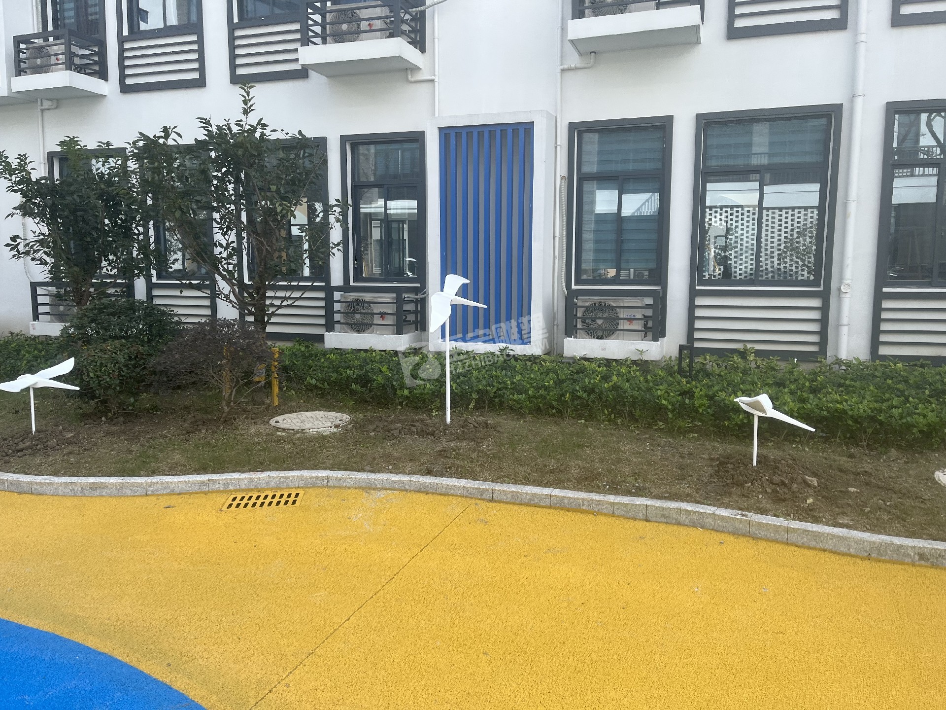 湖州吳山區(qū)愛山小學玻璃鋼雕塑、不銹鋼雕塑項目