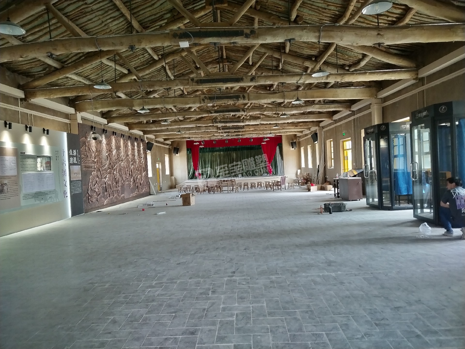 新疆阿拉爾市第一師十六團農(nóng)墾玻璃鋼浮雕畫