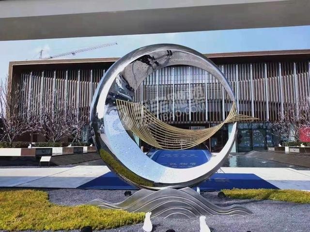 不銹鋼雕塑會(huì)有哪些常見(jiàn)的損傷？